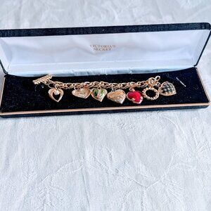 VTG Victoria’s Secret 90s Heart Charm Bracelet w/ Box Pearl Rhinestones Gold New